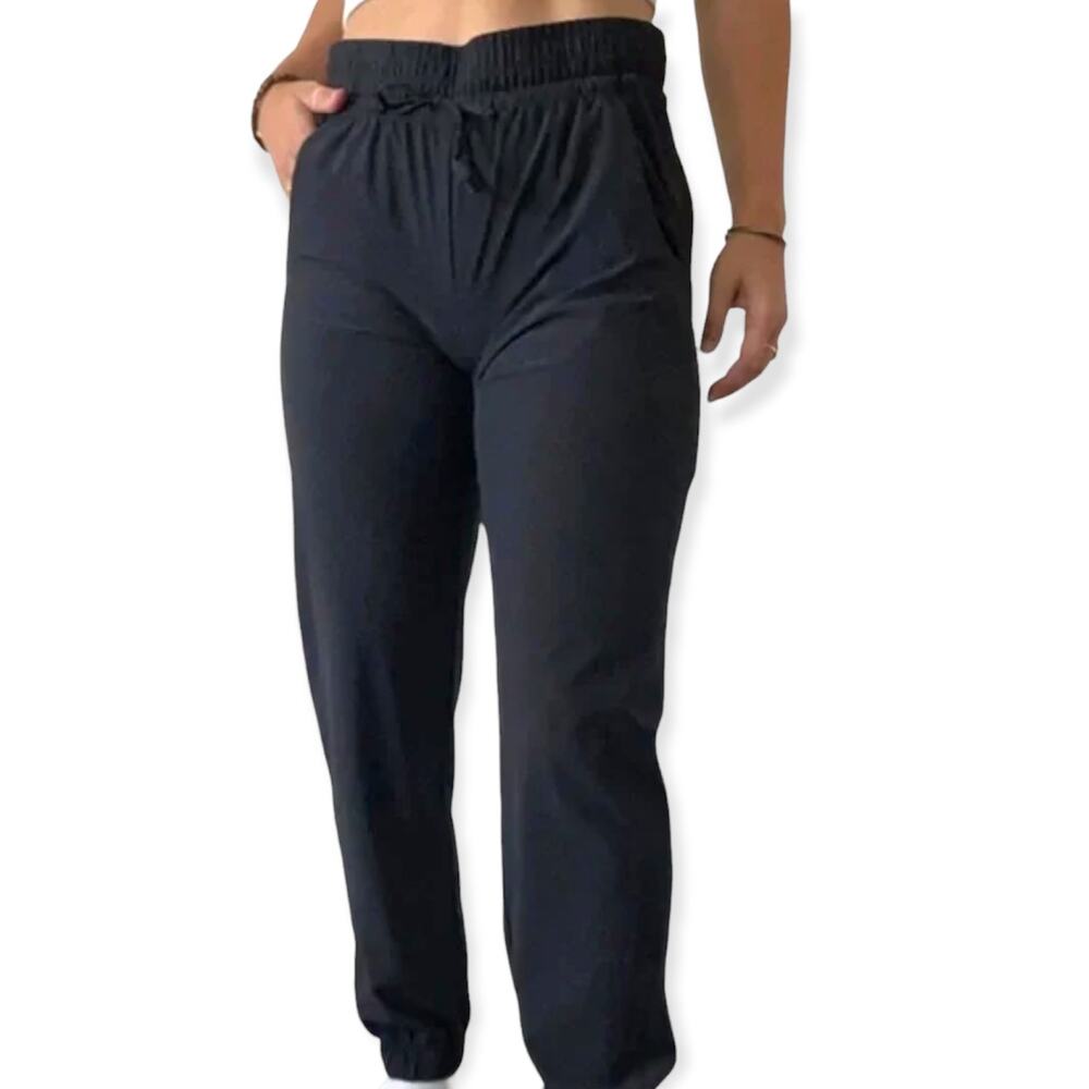 Lucy black joggers S